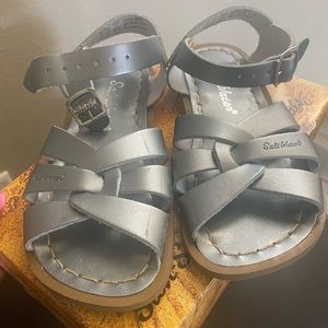 Saltwater toddler 11 sandals.